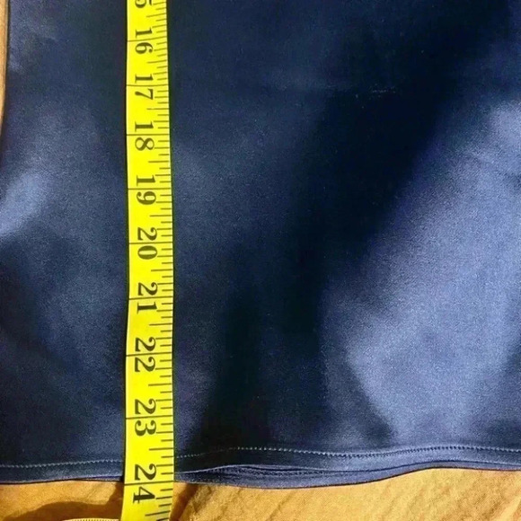 St.John Caviar Collection Liquid Satin Top - Picture 7 of 8